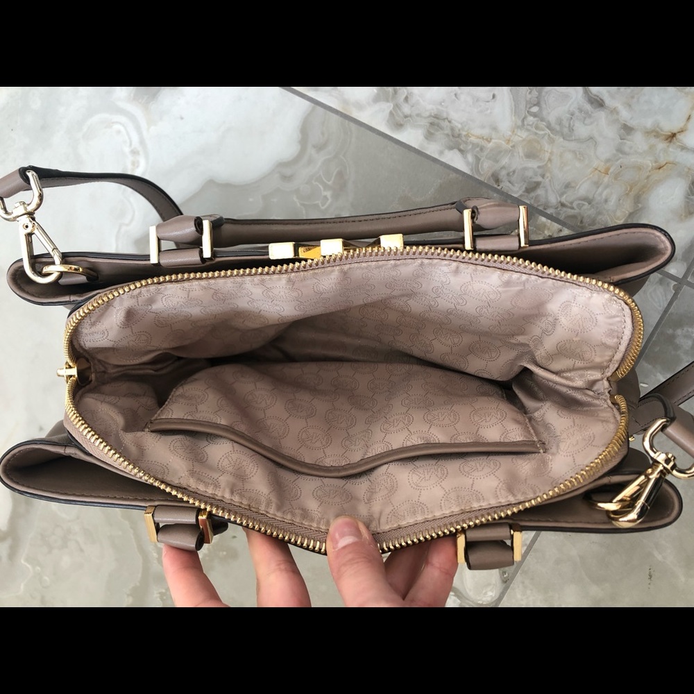 Michael Kors Bag With Detachable Cross-body Strap - Picture 4 of 7